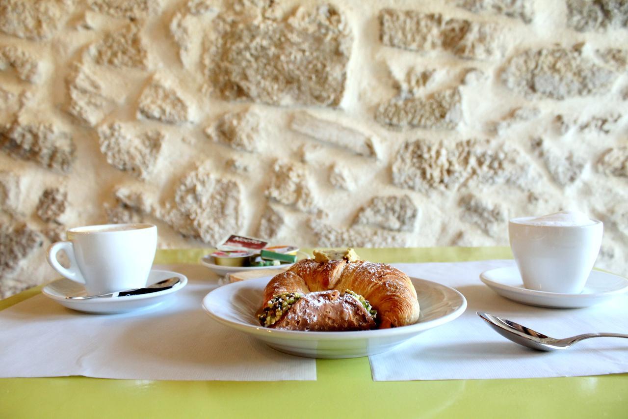 Le Mangiatoie Del Cavaliere Bed & Breakfast Montallegro Exterior photo